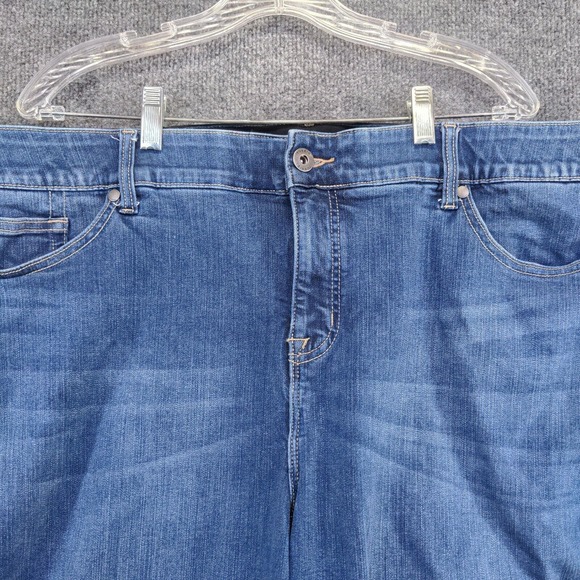 Torrid Women's Bombshell Flare Cut Off Jean Shorts Blue Size 26 Cotton Blend - Picture 6 of 11